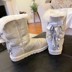 Silver Bailey Bow Uggs